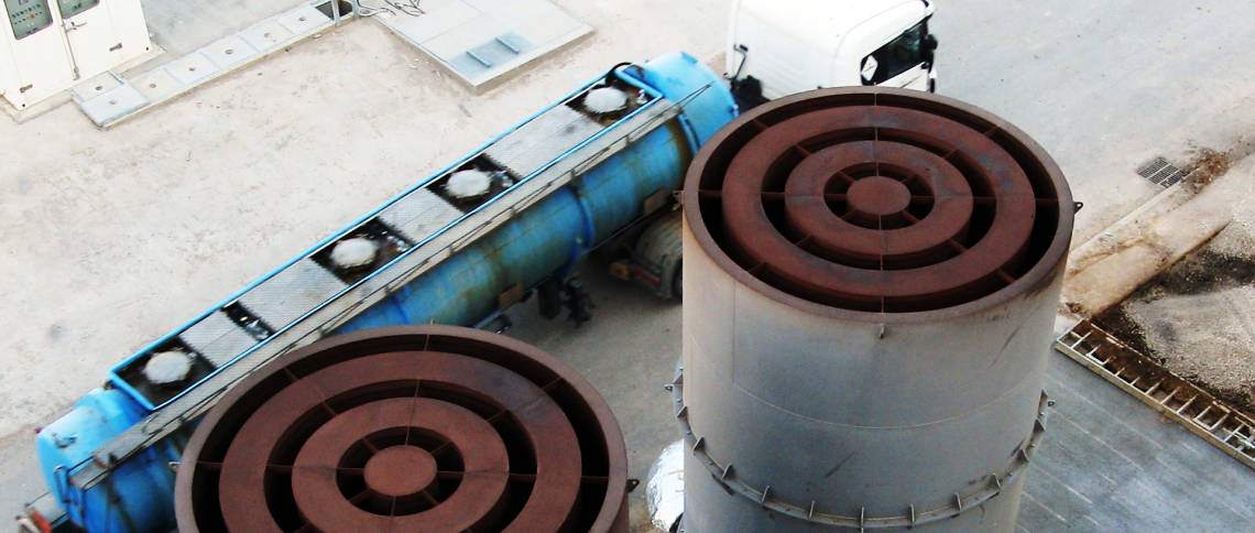 Store industrilyddempere sylinderformet sett ovenfra