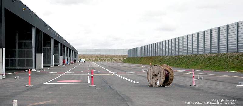Støyskjermpaneler ved F-35 Campus i Skrydstrup