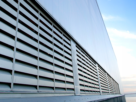 IAC Slimline Louver stopper støy og tillater naturlig ventilasjon